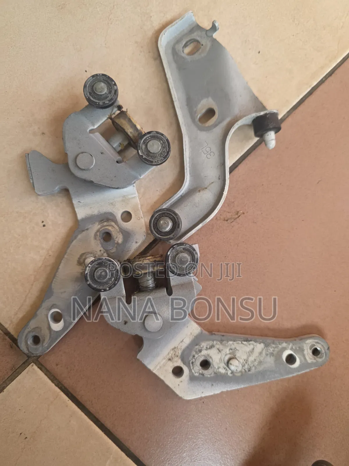 Toyota Voxy Door Hinges