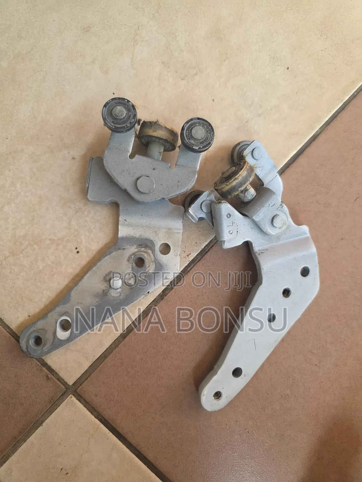 Toyota Voxy Door Hinges