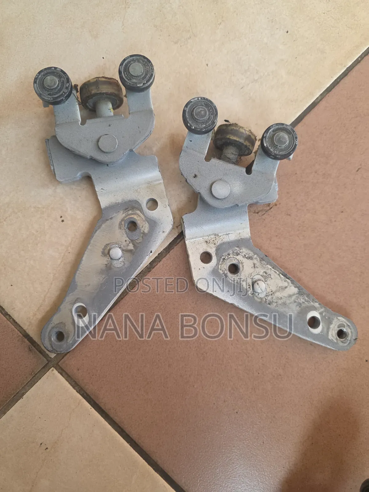 Toyota Voxy Door Hinges