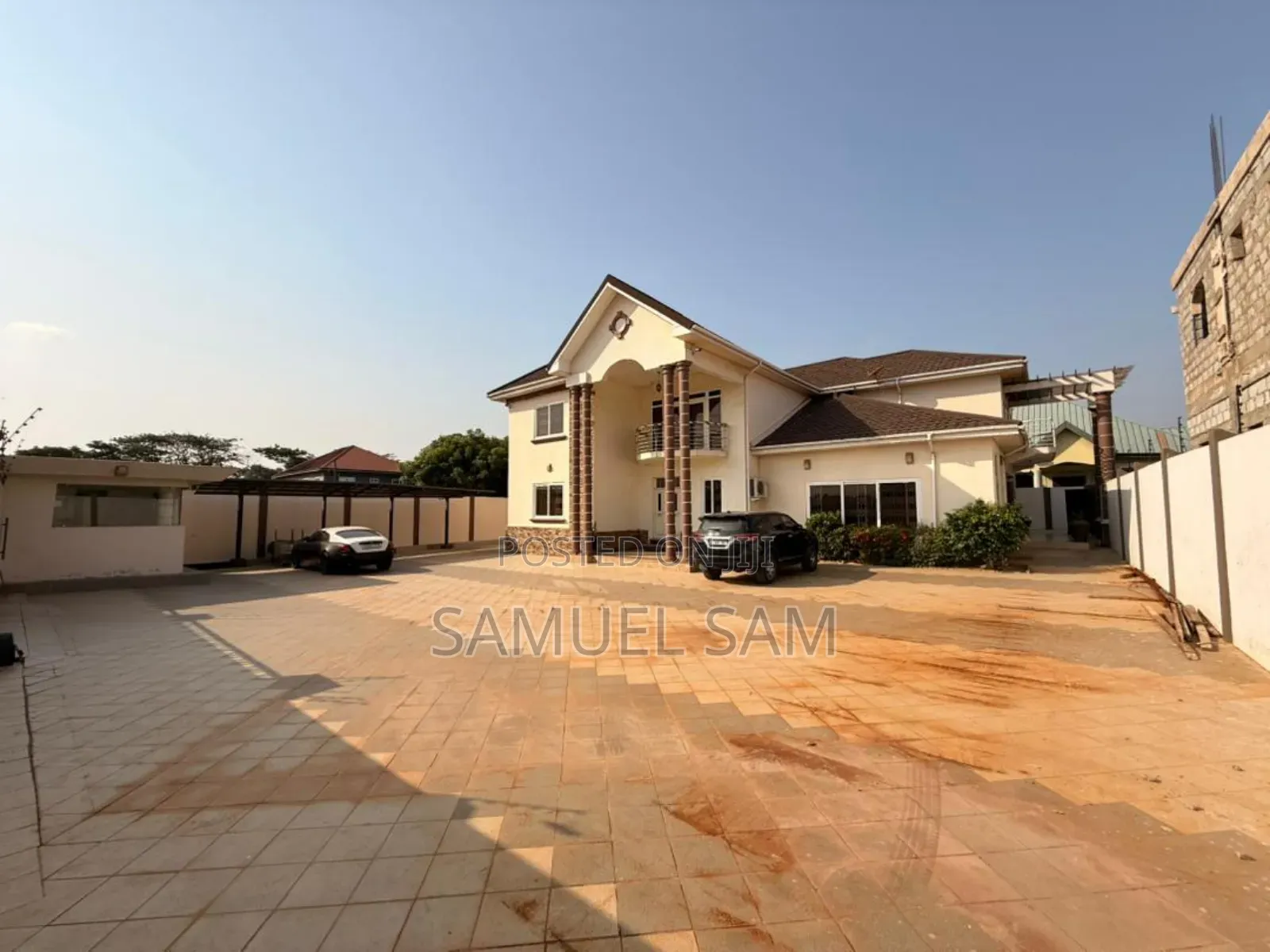 8bdrm House in Tema Community 11 for sale