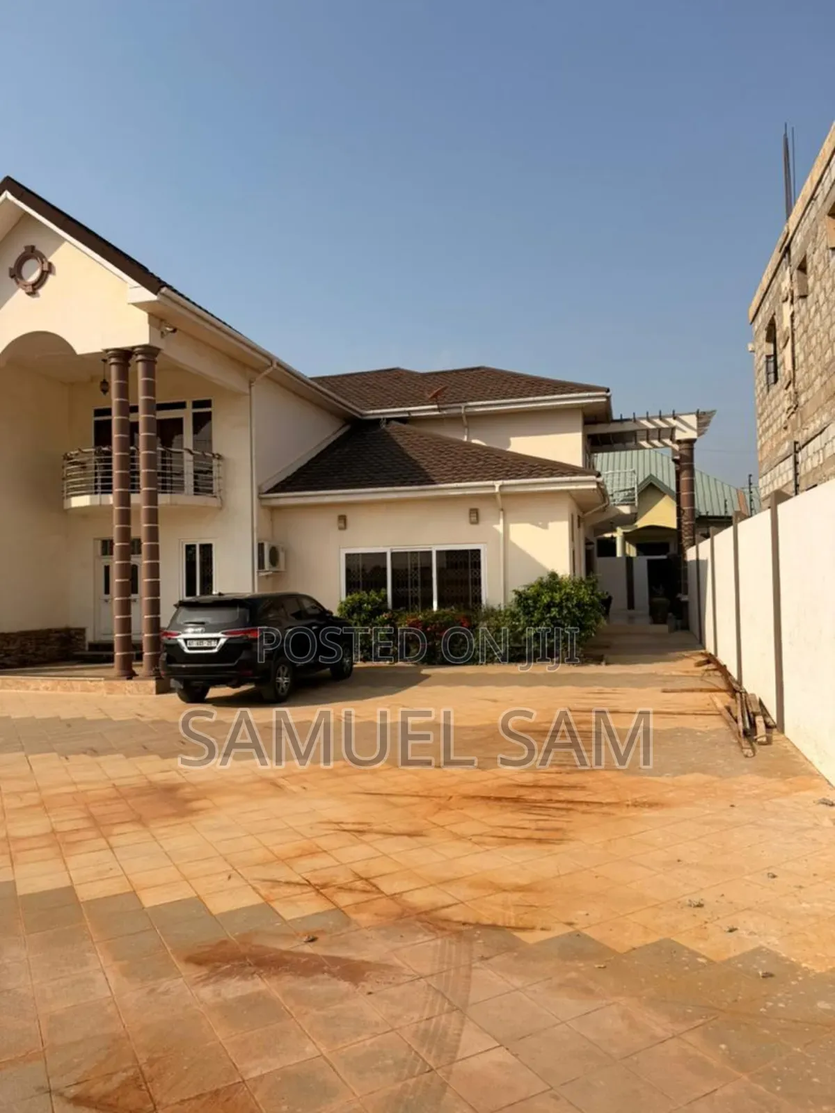8bdrm House in Tema Community 11 for sale