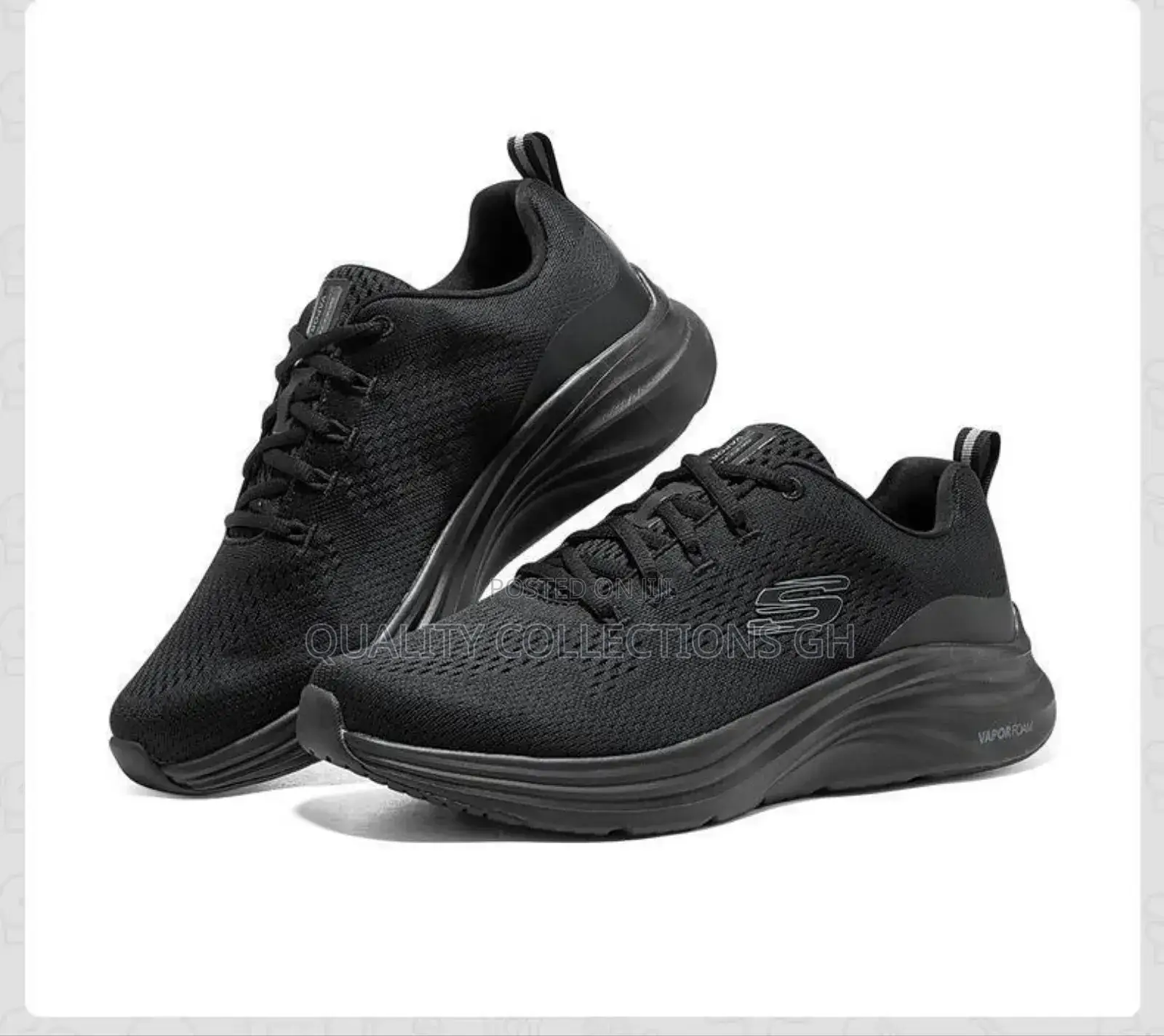 Black Sketchers Sneaker