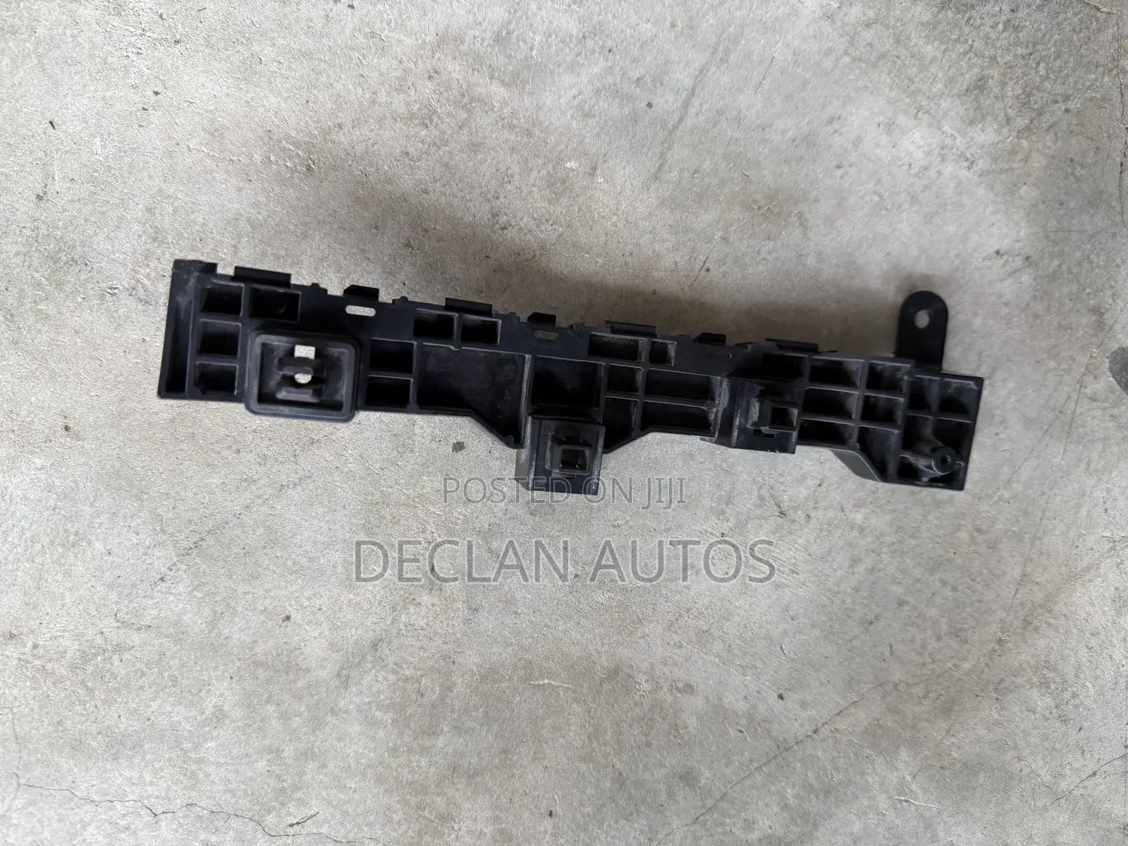 Fender Bracket Passenger Side Front Right R Oem Honda Passport 19-21