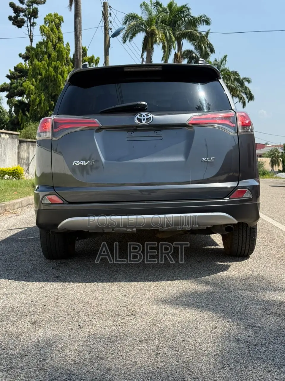 Toyota RAV4 XLE 4dr SUV AWD (2.5L 4cyl 6A) 2018 Gray