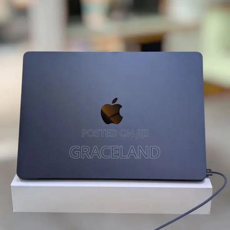 New Laptop Apple MacBook Air 2024 M3 8GB Apple M3 SSD 256GB