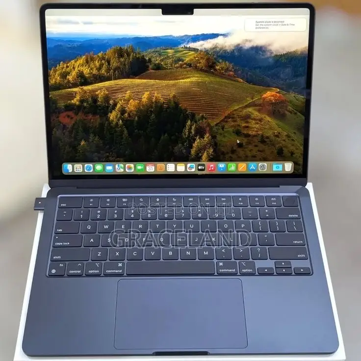 New Laptop Apple MacBook Air 2024 M3 8GB Apple M3 SSD 256GB