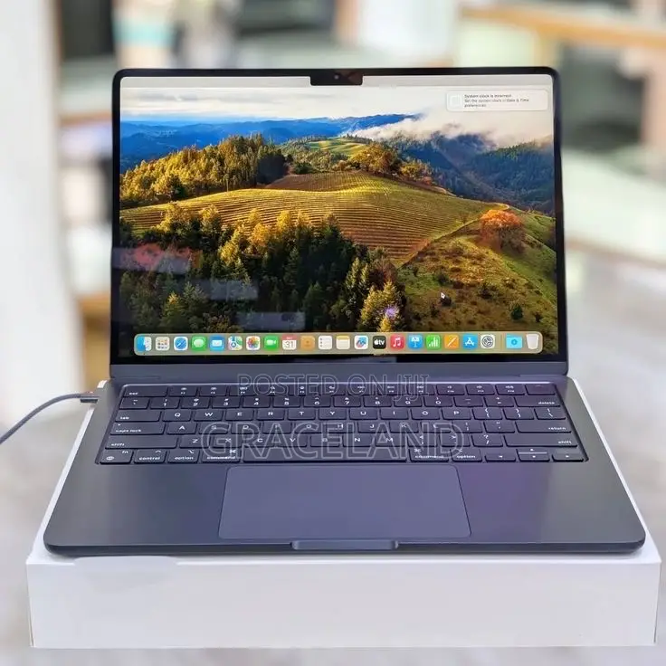 New Laptop Apple MacBook Air 2024 M3 8GB Apple M3 SSD 256GB