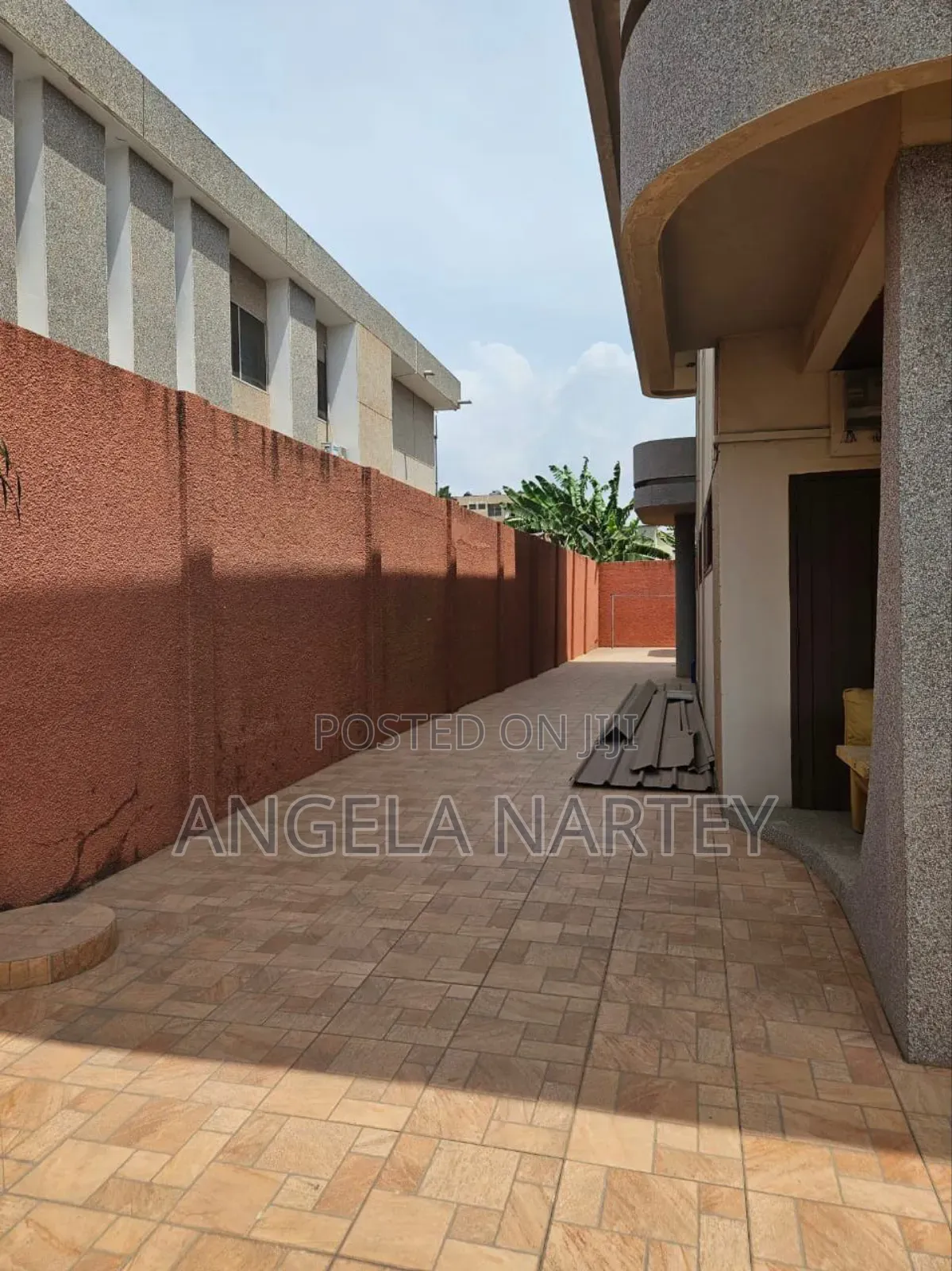 7bdrm House in Achimota for sale