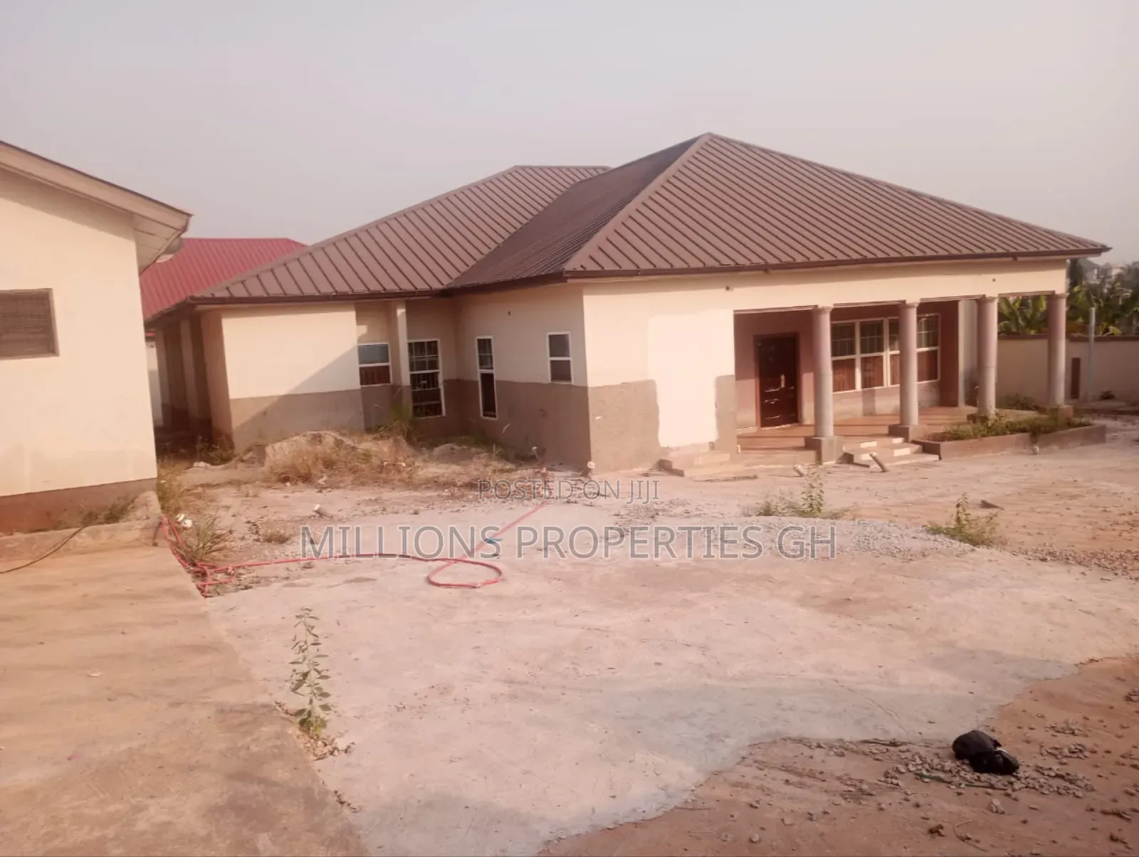 7bdrm House in Millions Properties, Kumasi Metropolitan for sale