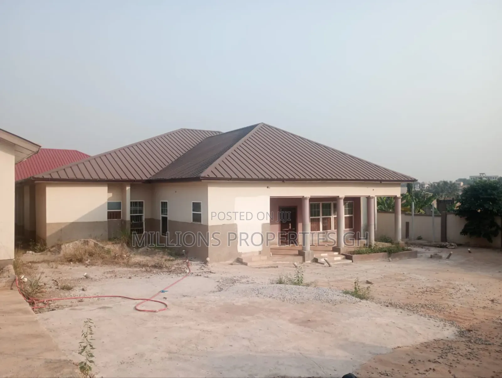 7bdrm House in Millions Properties, Kumasi Metropolitan for sale