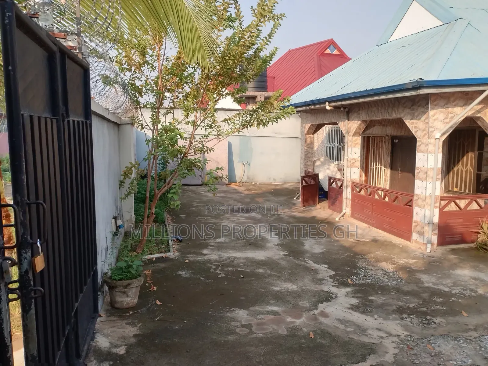 4bdrm House in Millions Properties, Kumasi Metropolitan for sale