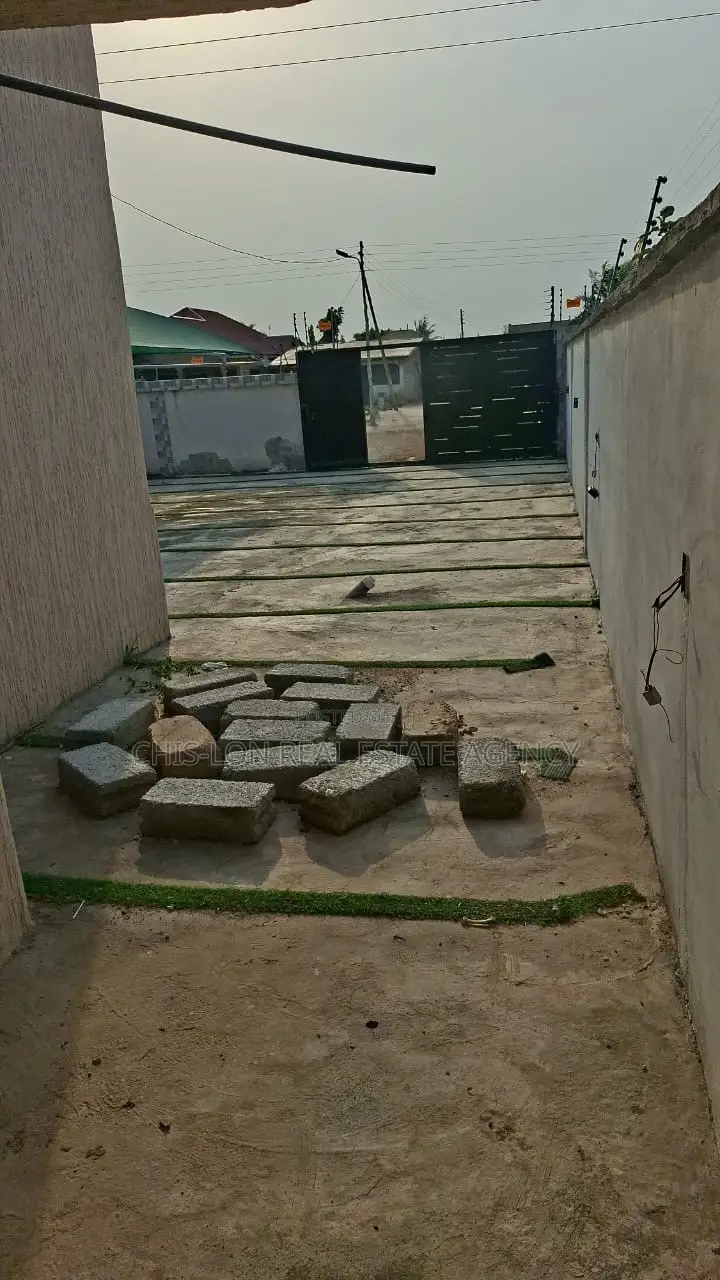 3bdrm House in Lamptey Mills Obom, Ngleshie Amanfro for rent