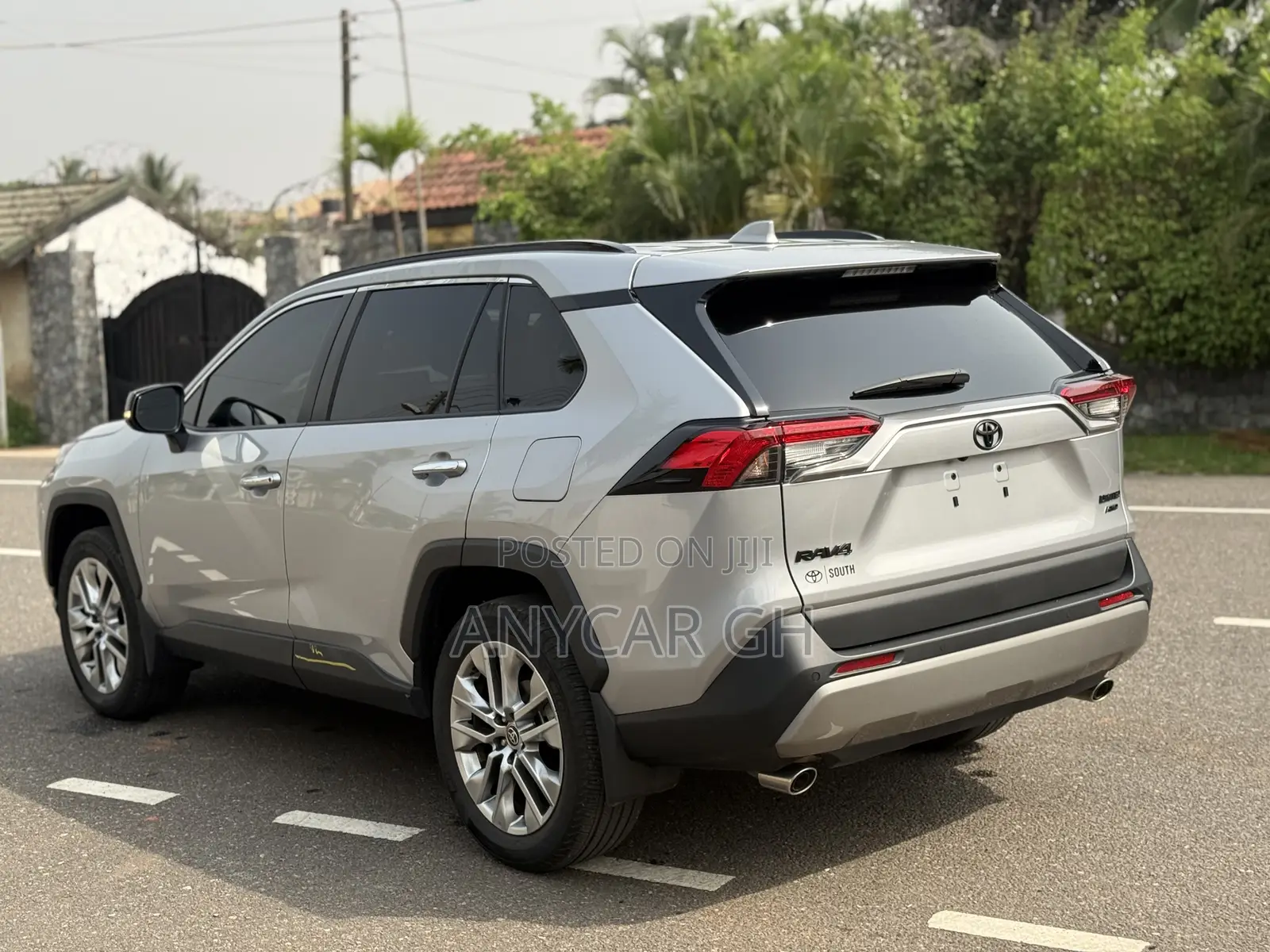 Toyota RAV4 Limited AWD 2024 Silver