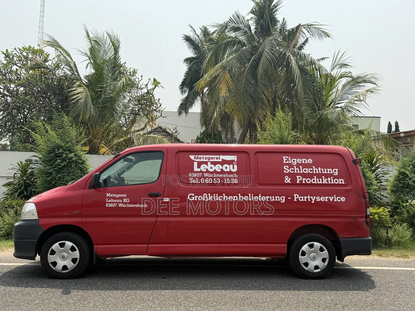 Toyota HiAce 2013 Red