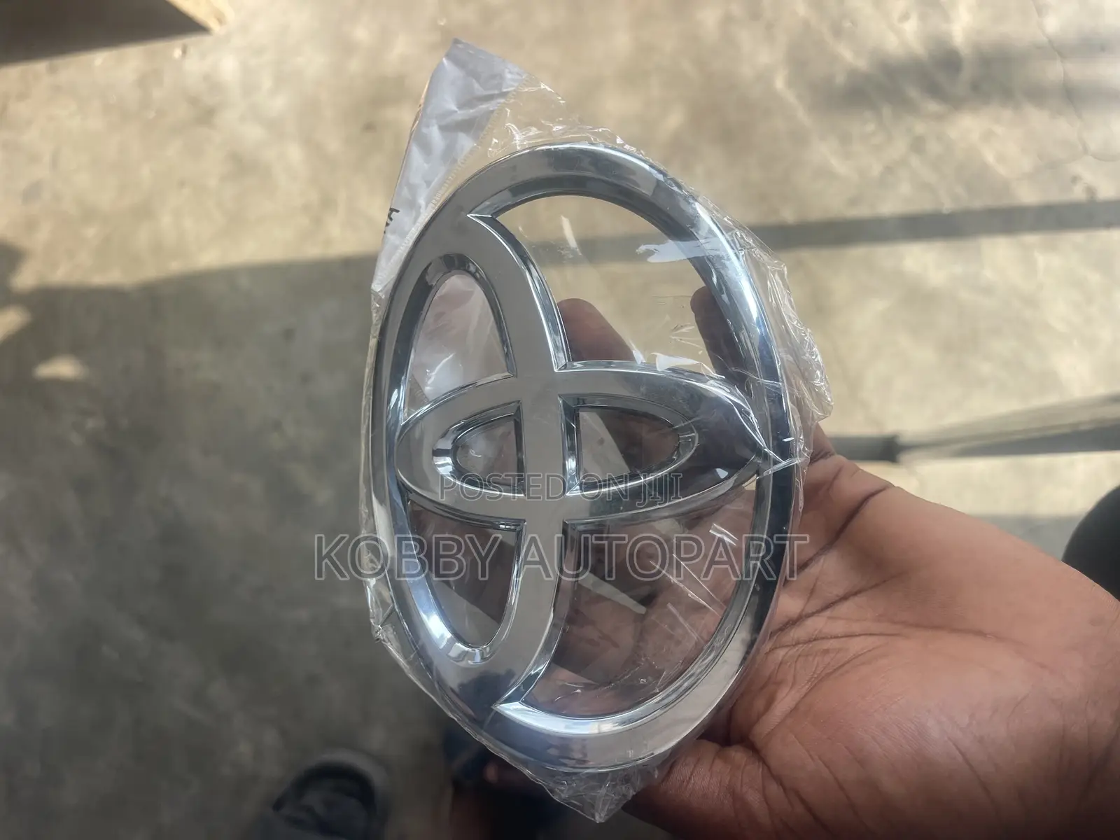 Toyota Camry Crown Logo Emblem 2012 2013 2014