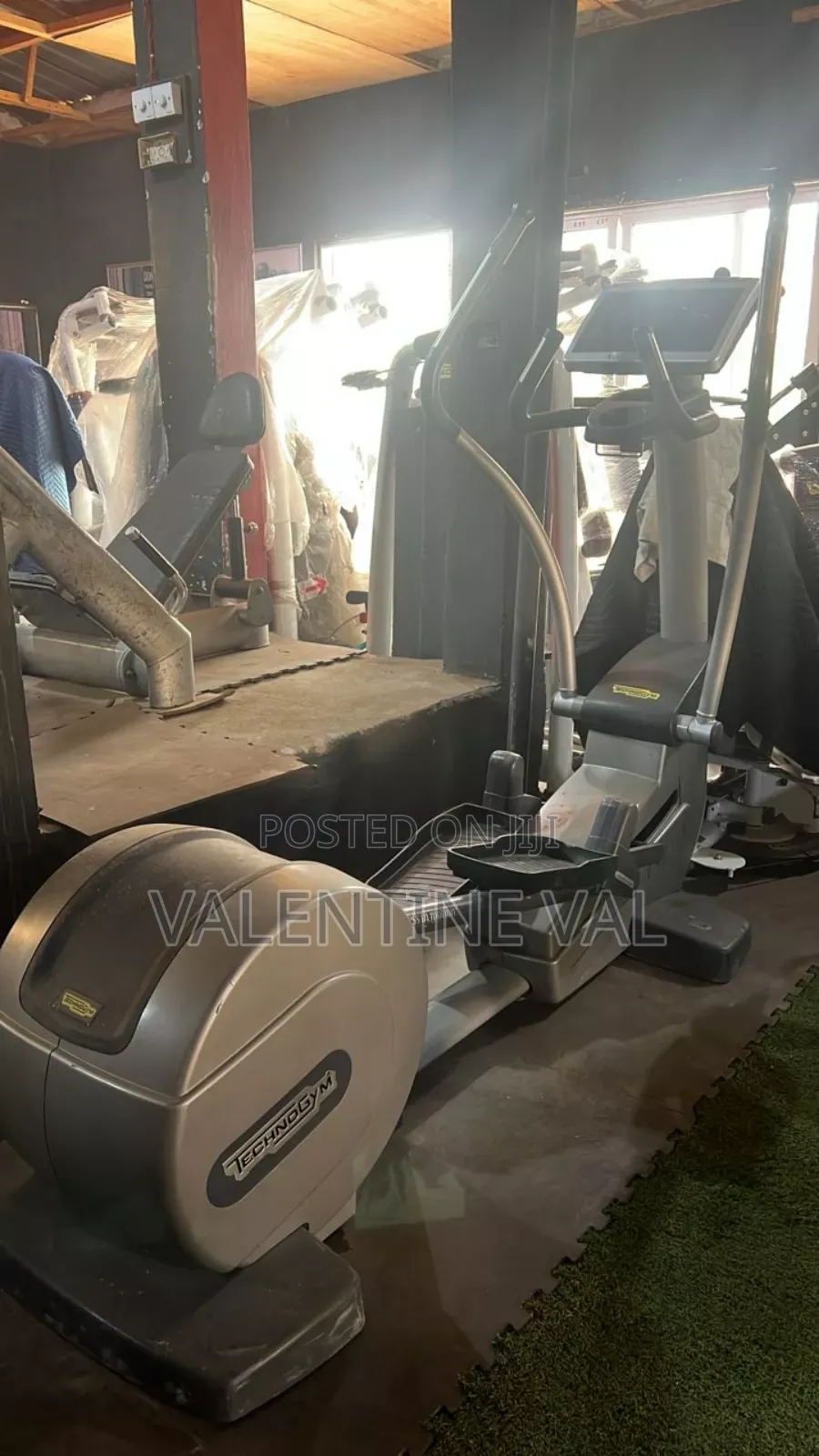 Life Fitness Cross Trainer