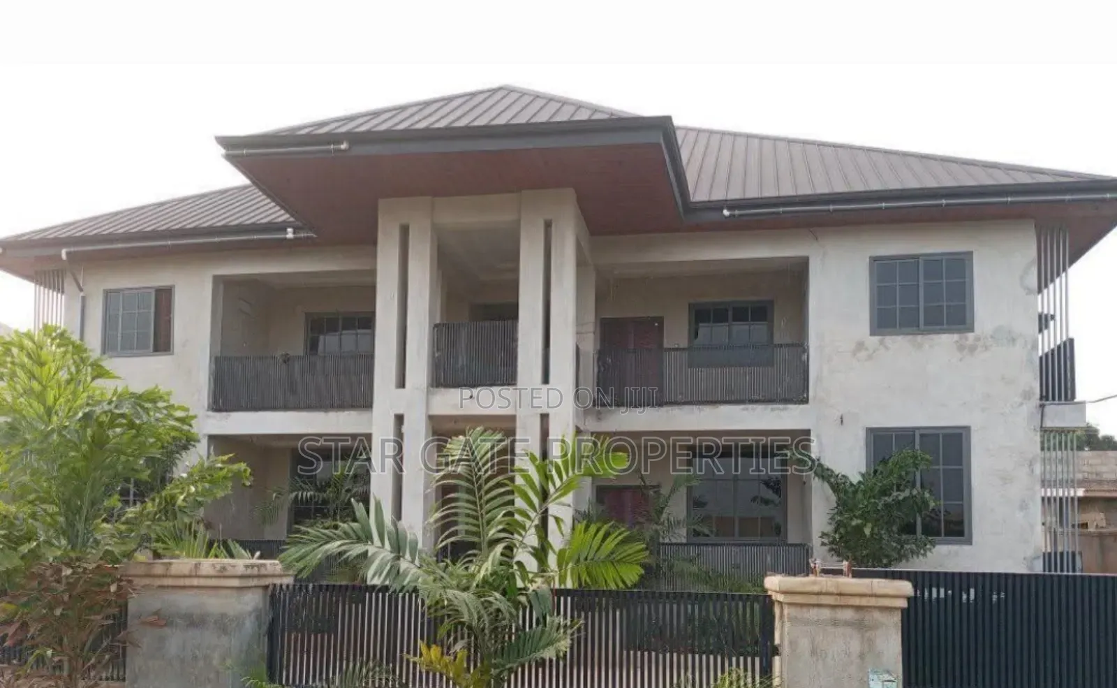 8bdrm House in Santasi Trede, Kumasi Metropolitan for sale