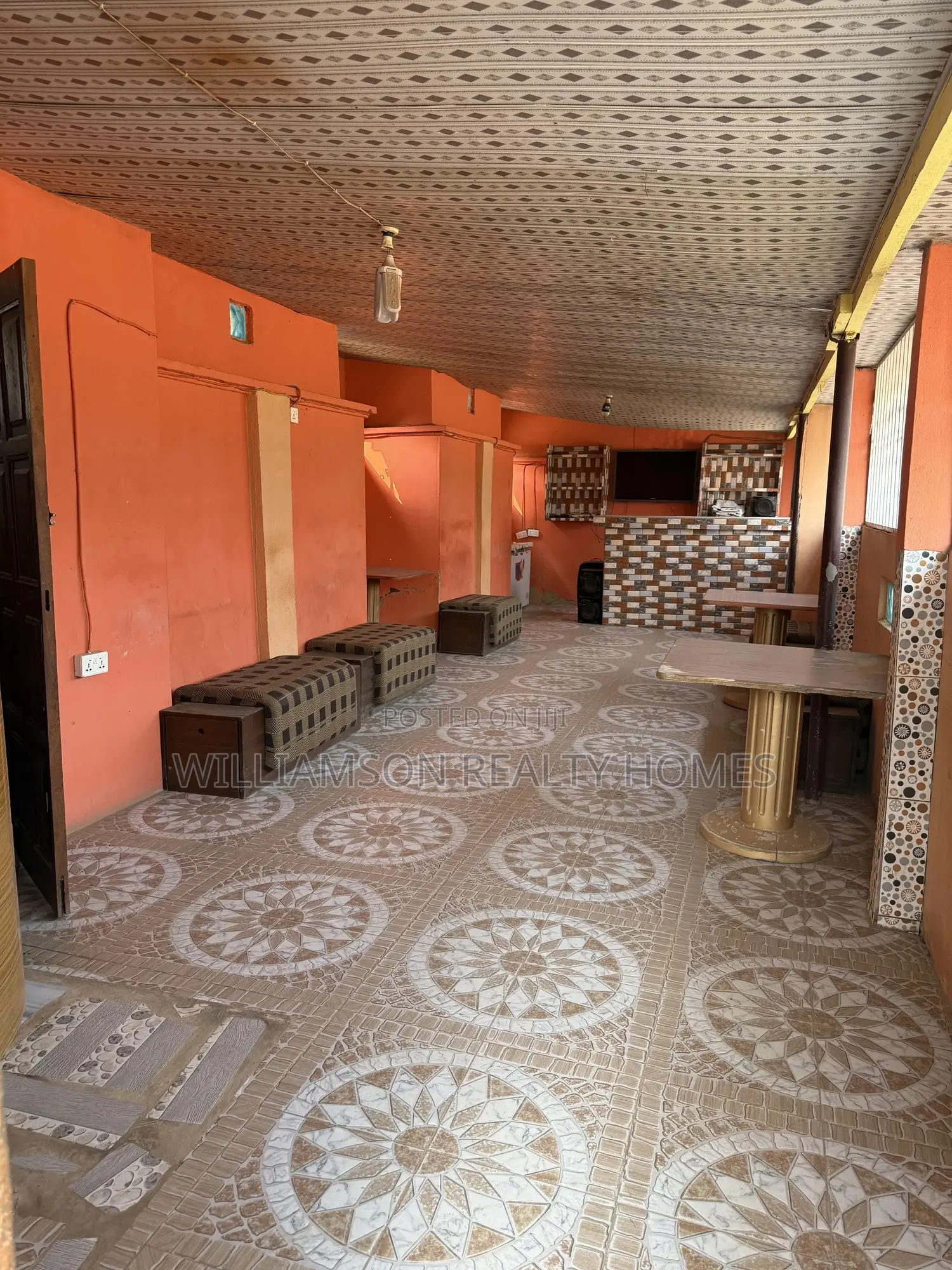 Busy Spacious Shop/Store/Showroom/Warehouse,Spintex