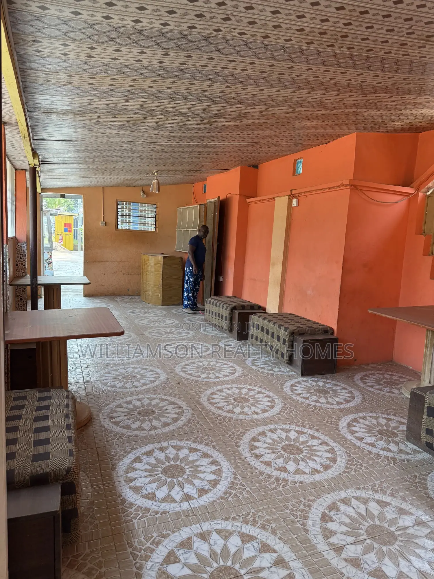 Busy Spacious Shop/Store/Showroom/Warehouse,Spintex