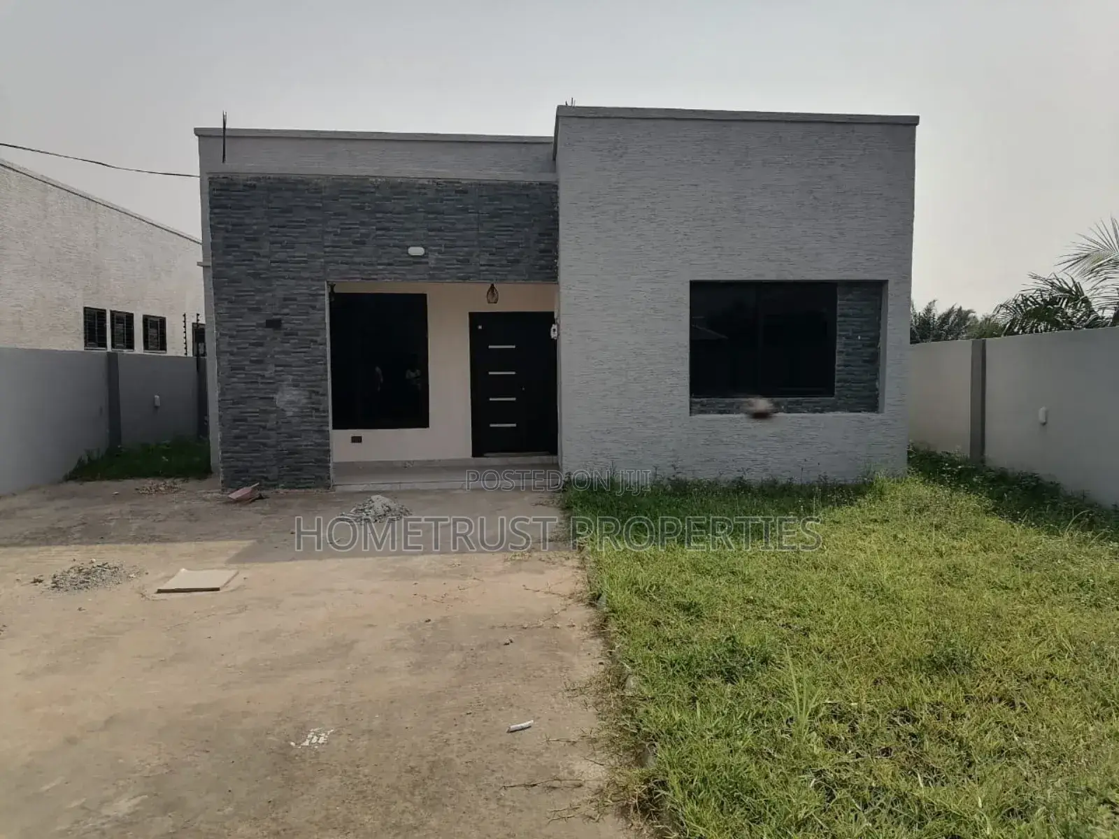2bdrm Duplex in Hometrust Properties, Amasaman for rent