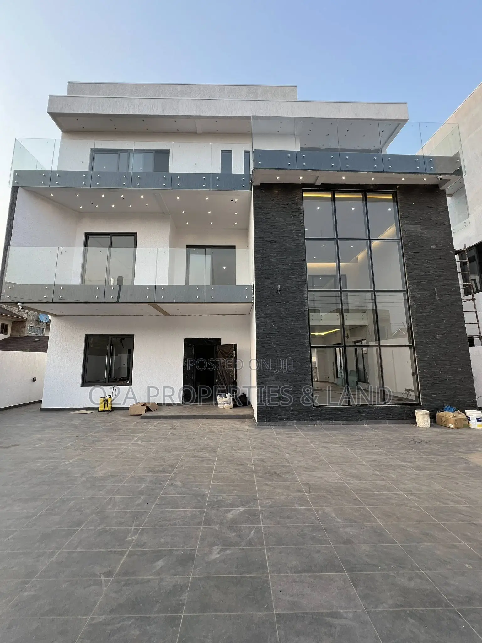 4bdrm Penthouse in Adjiringanor, Ability for sale
