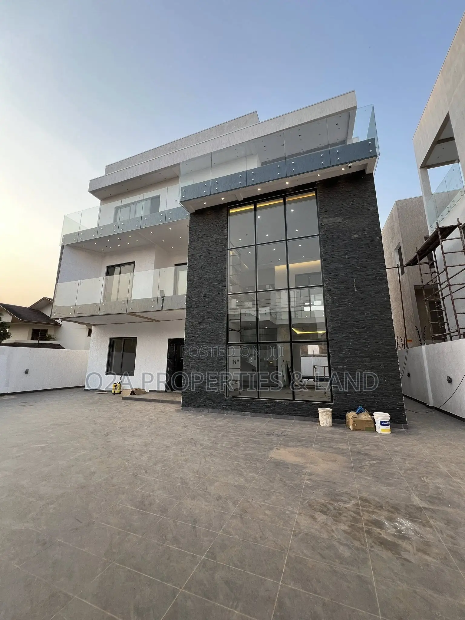 4bdrm Penthouse in Adjiringanor, Ability for sale