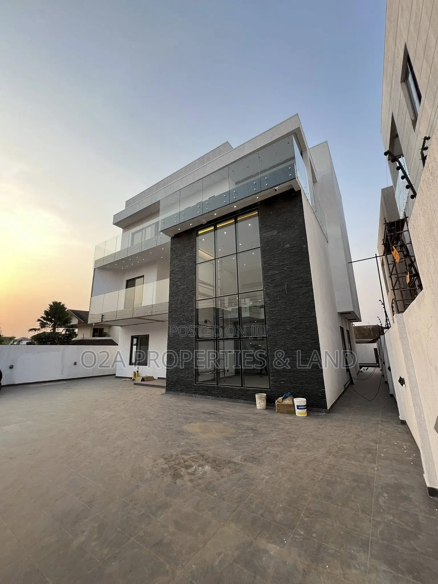 4bdrm Penthouse in Adjiringanor, Ability for sale