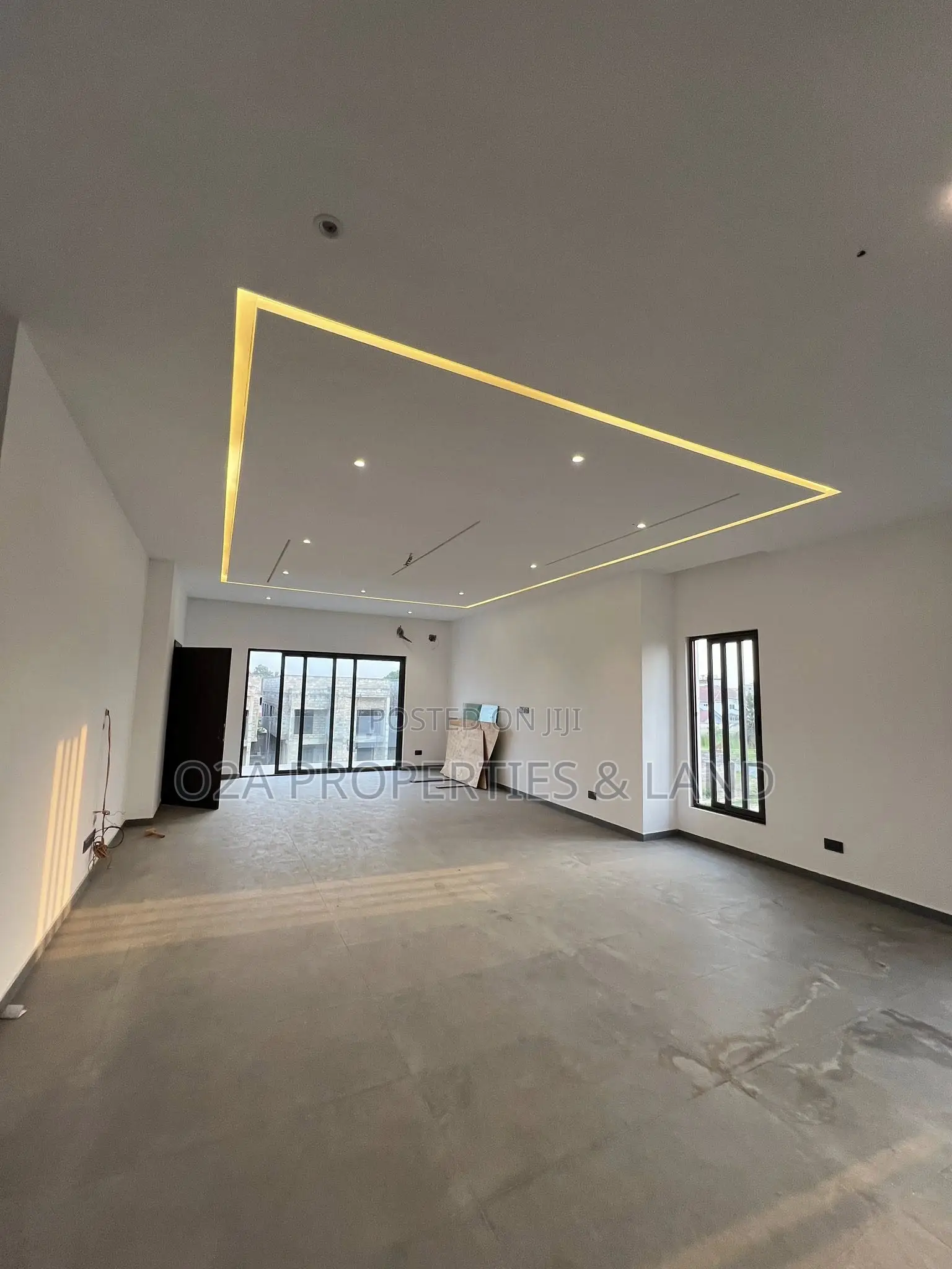 4bdrm Penthouse in Adjiringanor, Ability for sale