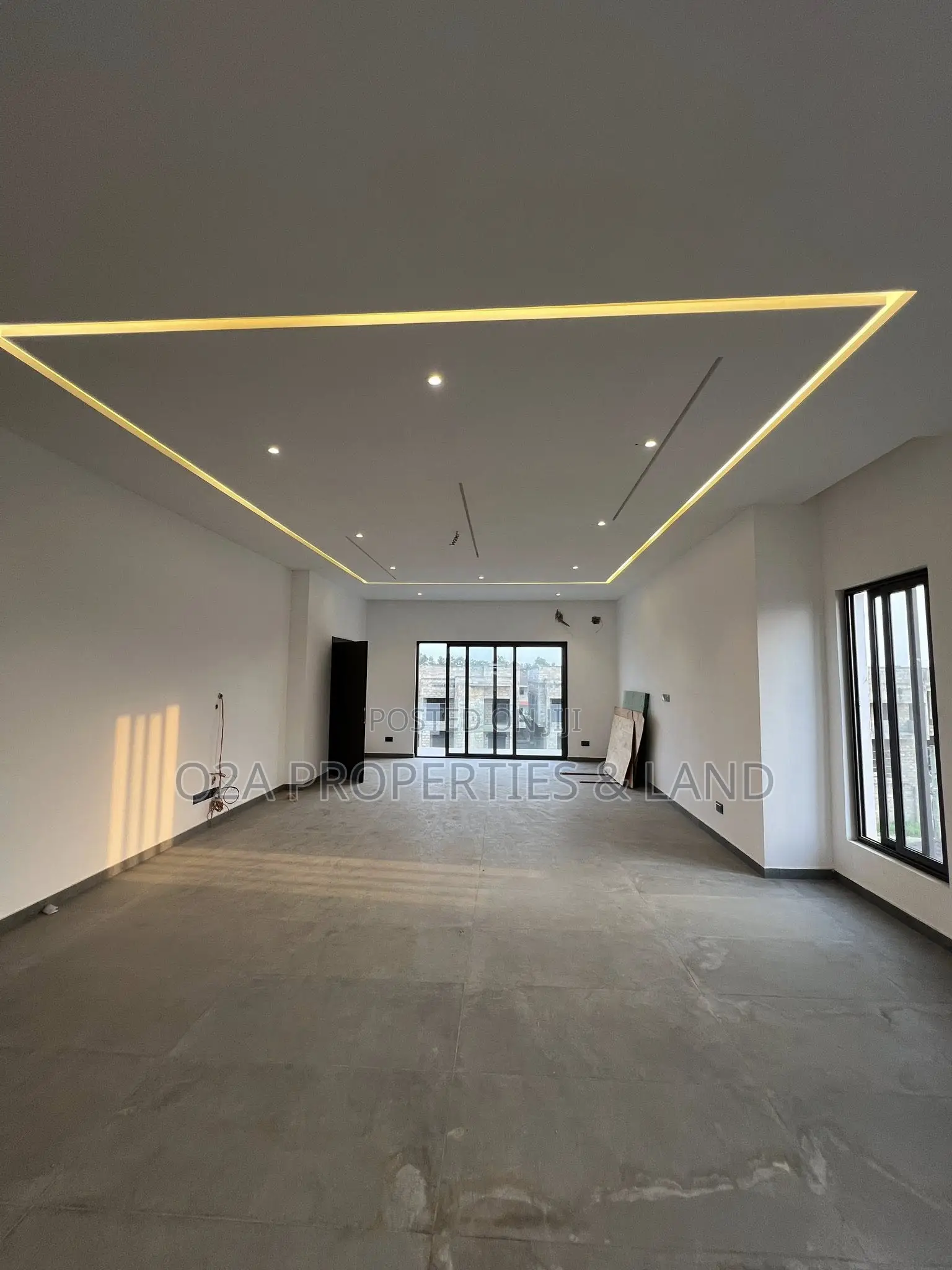 4bdrm Penthouse in Adjiringanor, Ability for sale