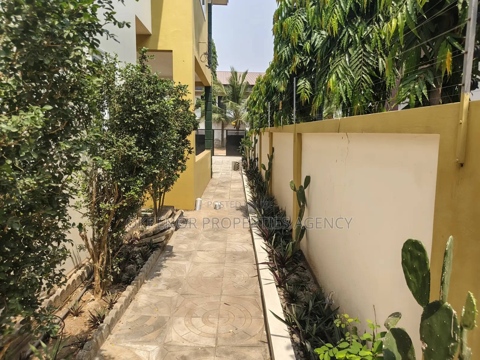 4bdrm House in Dawhenya, Tema Metropolitan for sale