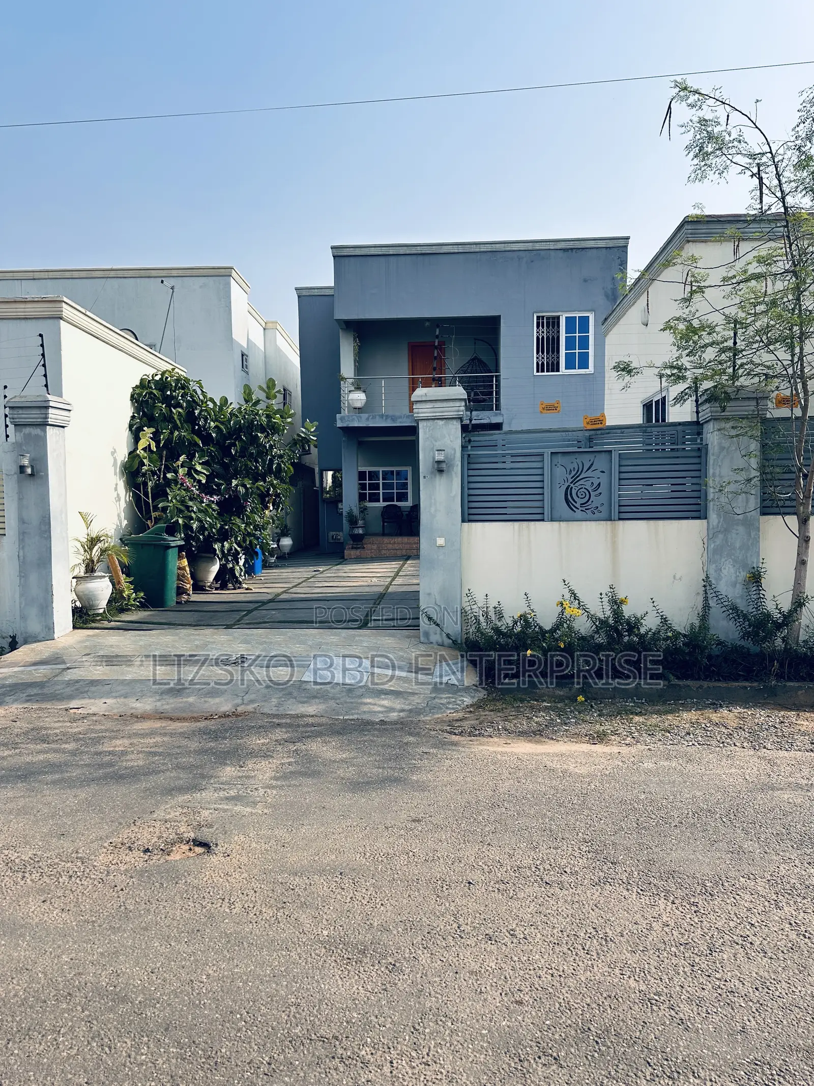 Furnished 3bdrm Condo in North Legon for sale