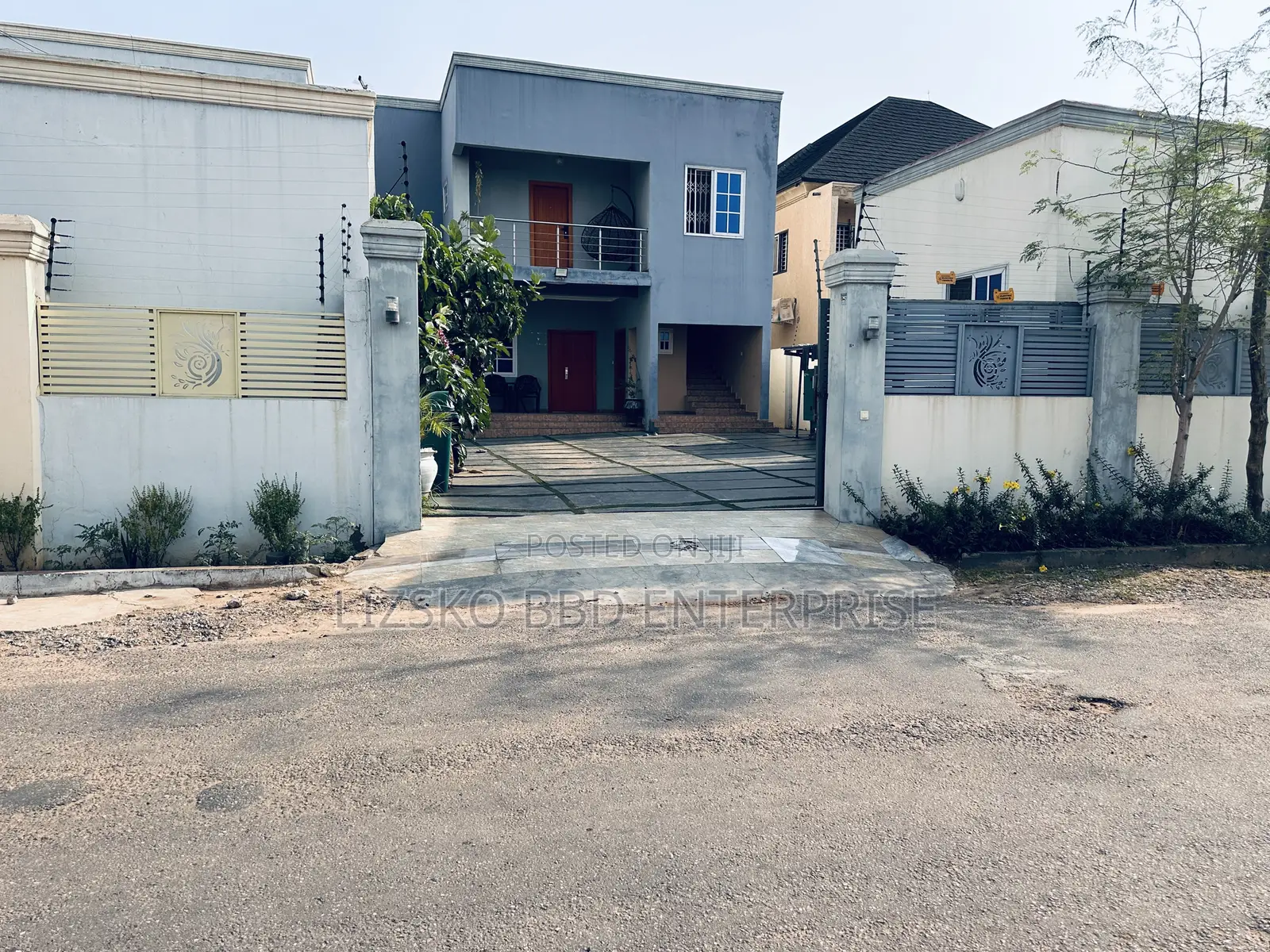 Furnished 3bdrm Condo in North Legon for sale