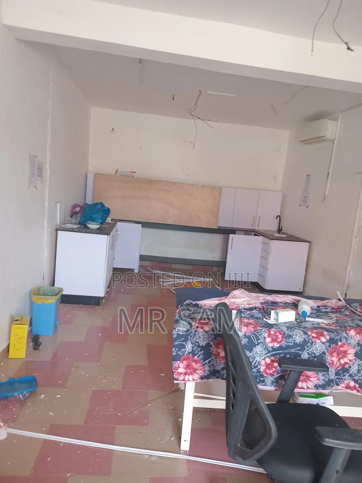 Shop for Rent at Tuba Road Side