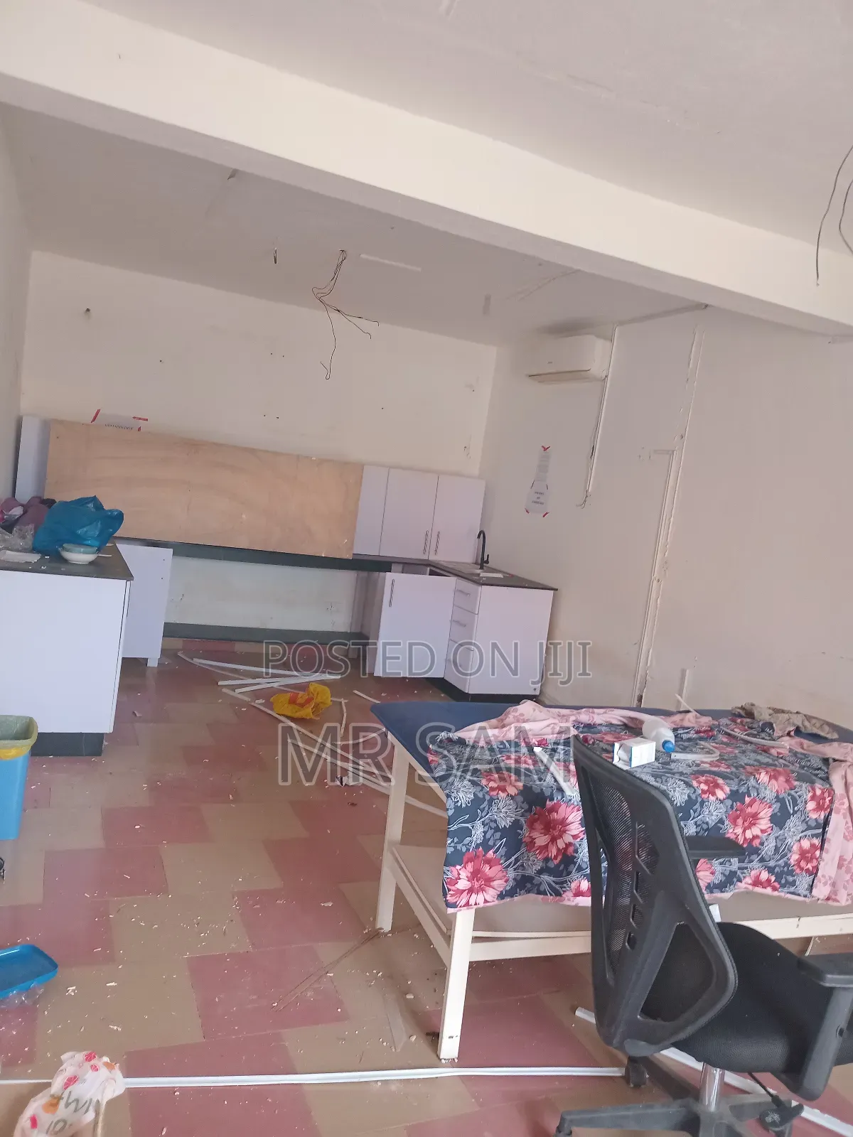 Shop for Rent at Tuba Road Side