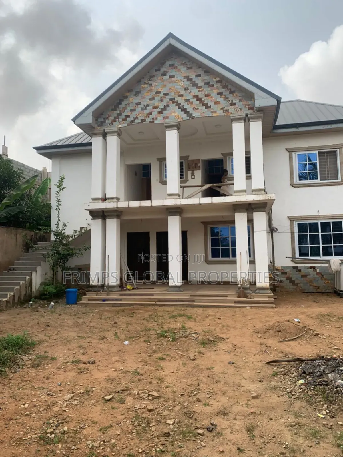 7bdrm House in Pokuase for sale
