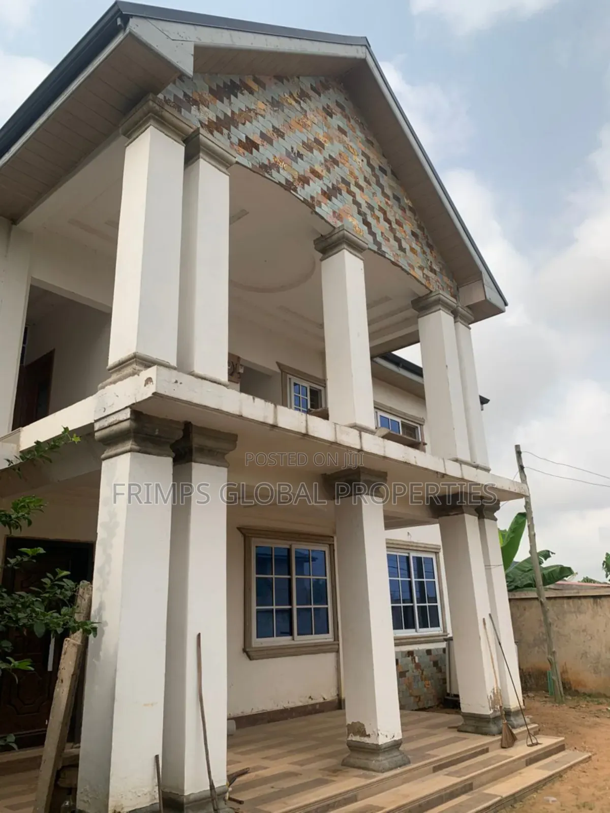 7bdrm House in Pokuase for sale