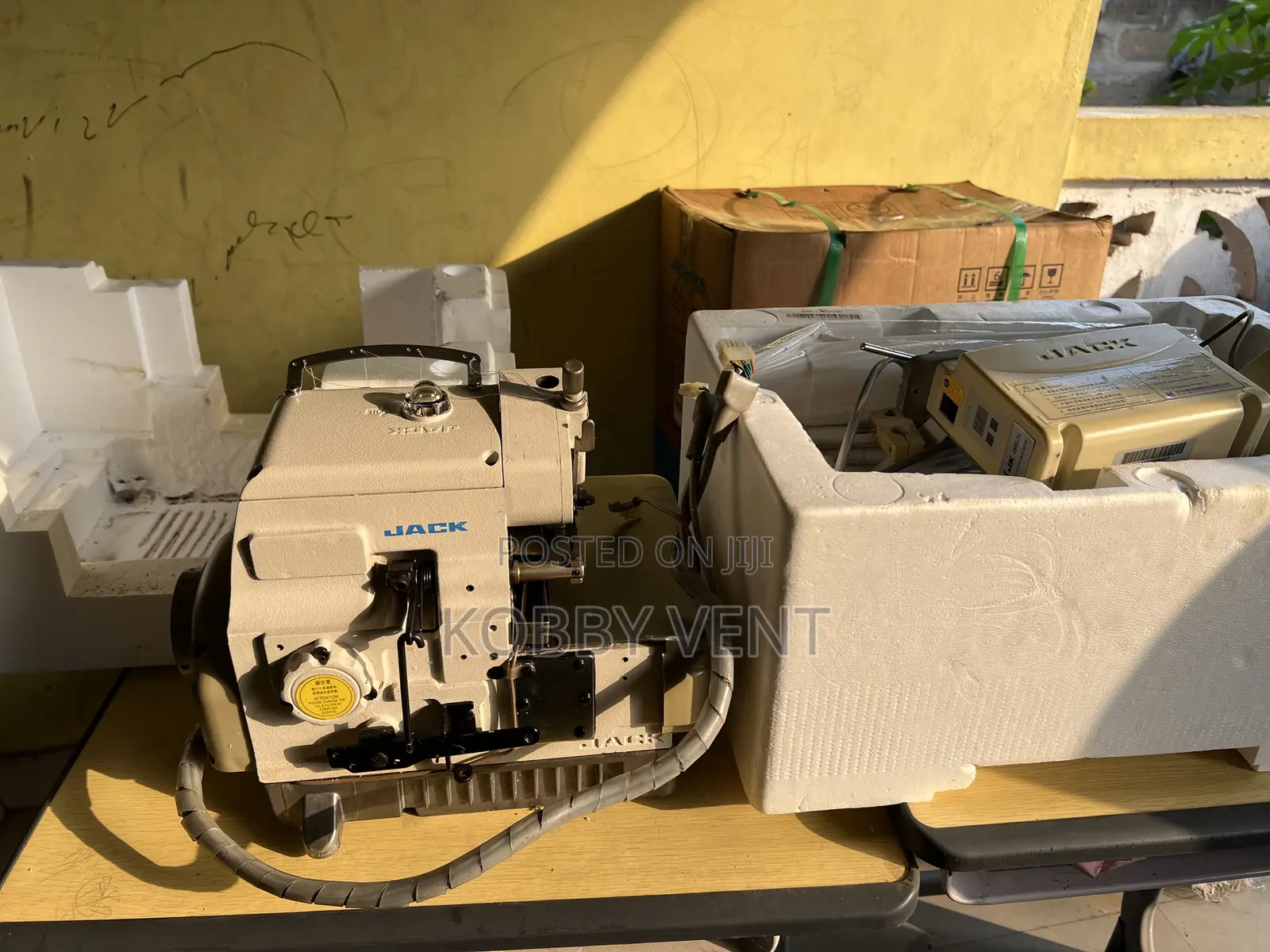 Industrial Jack 4 Tread Knitting Sawing Machine
