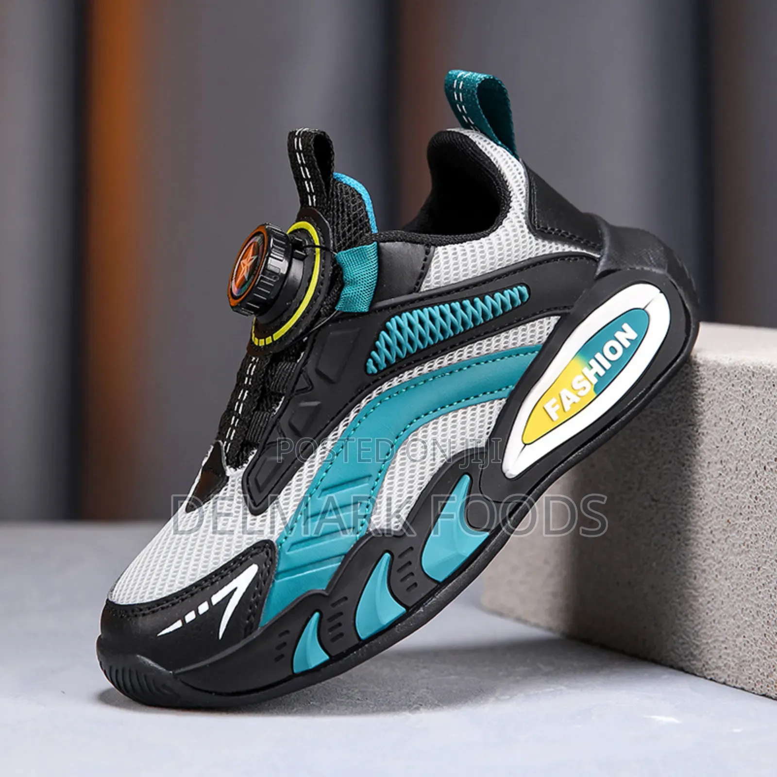 Sneakers or Canvas Shoes