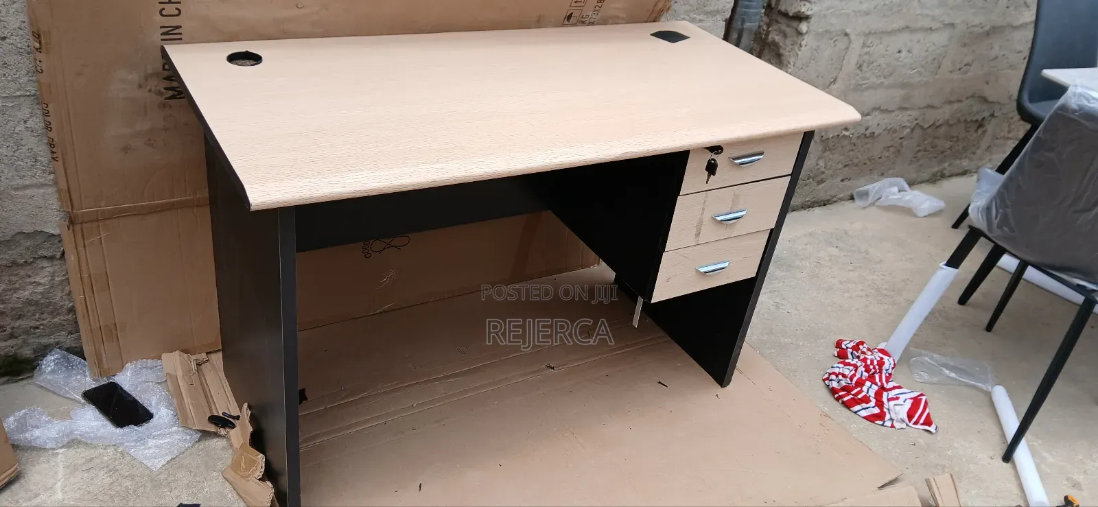 Dutable Office Desk