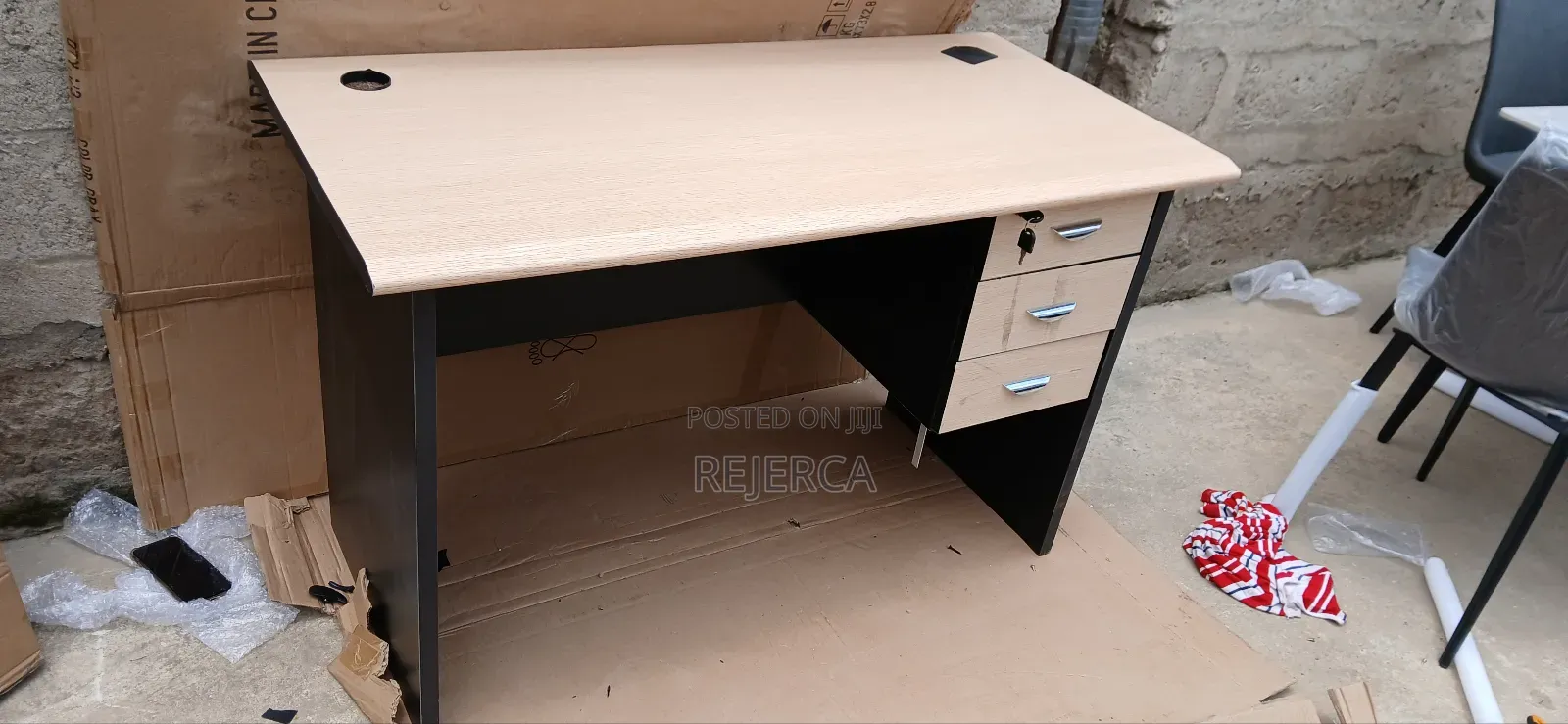 Dutable Office Desk