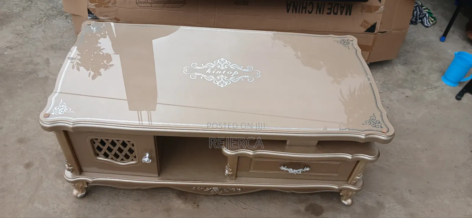 Royal Center Table