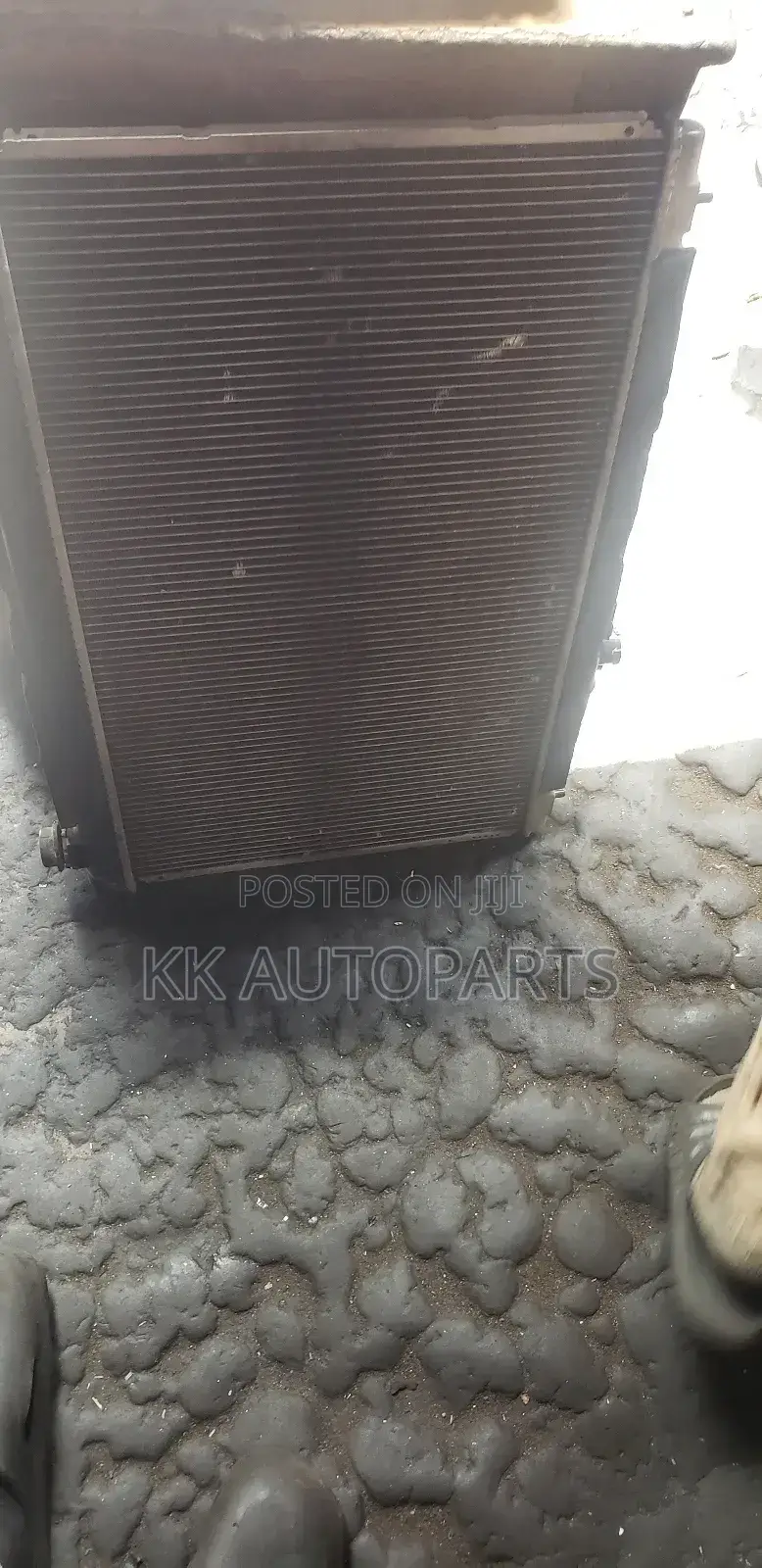 Toyota Voxy Radiator Tank