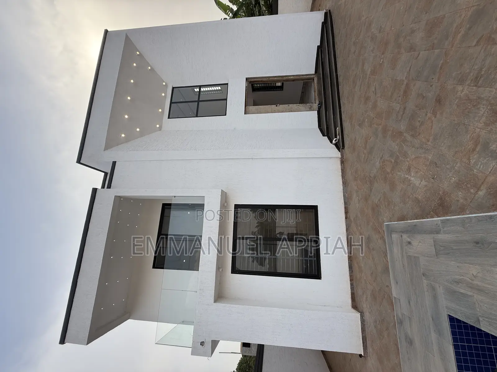 5bdrm House in Adenta Snnit for sale