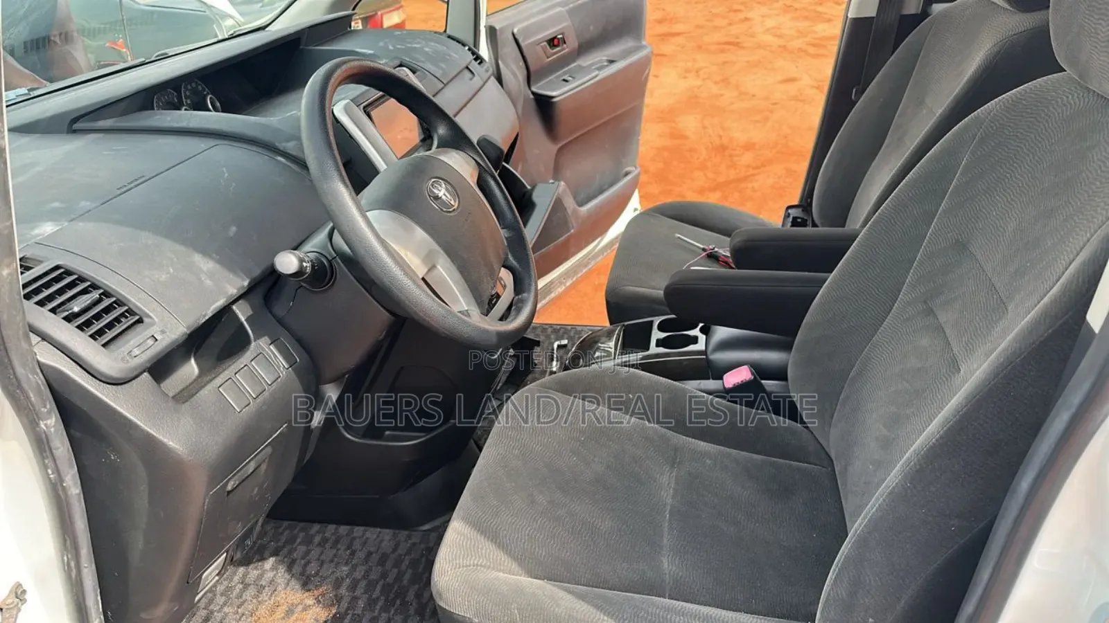Toyota Voxy 2013 White