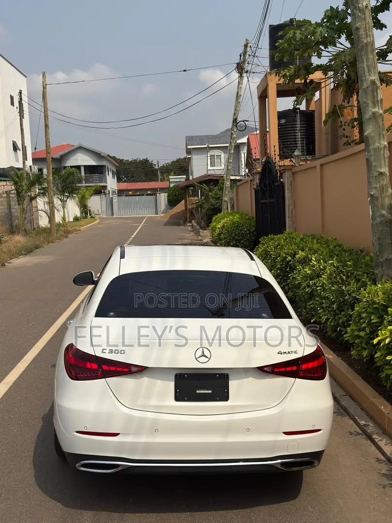 Mercedes-Benz C300 2025 White