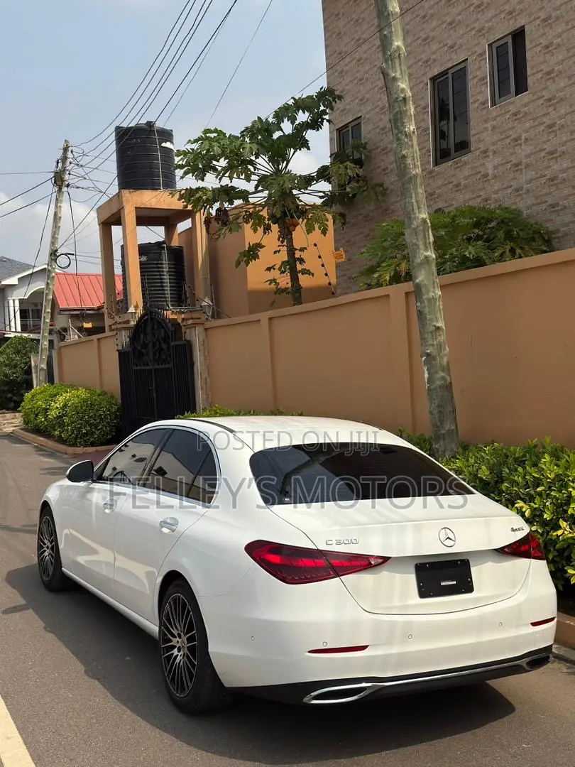 Mercedes-Benz C300 2025 White