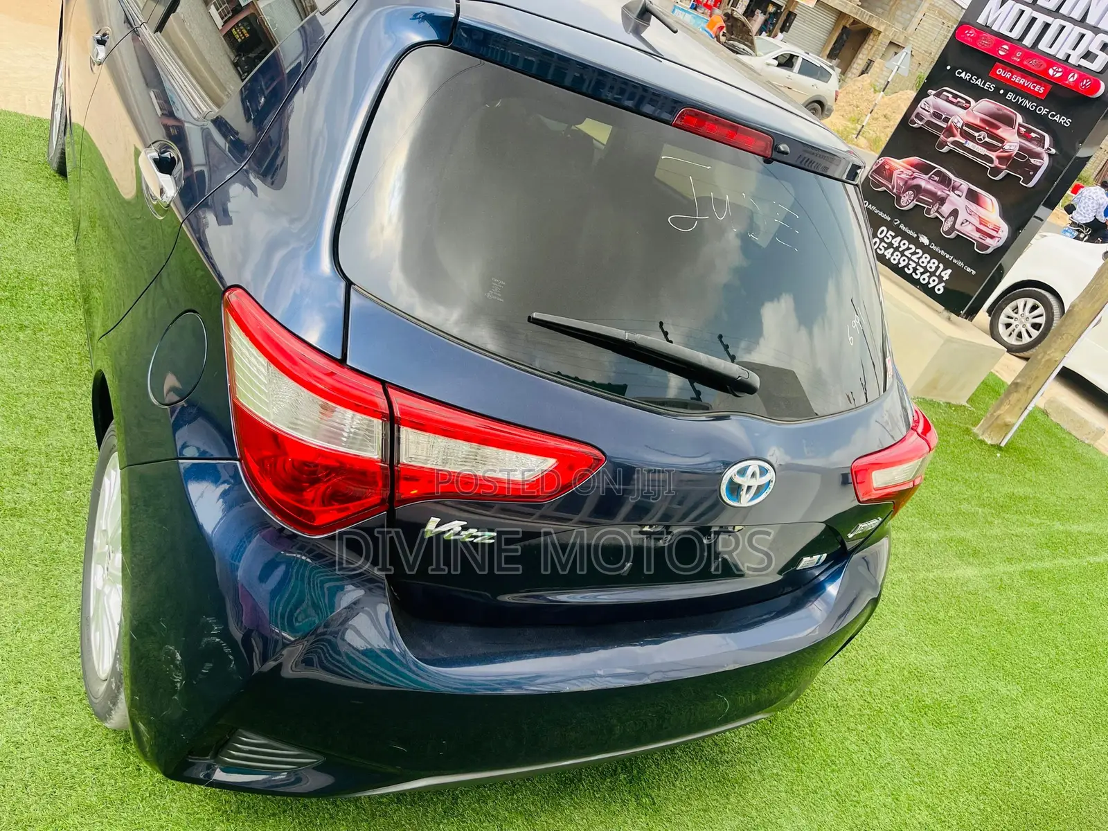 Toyota Vitz 1.5 FWD Hybrid 5dr 2017 Blue