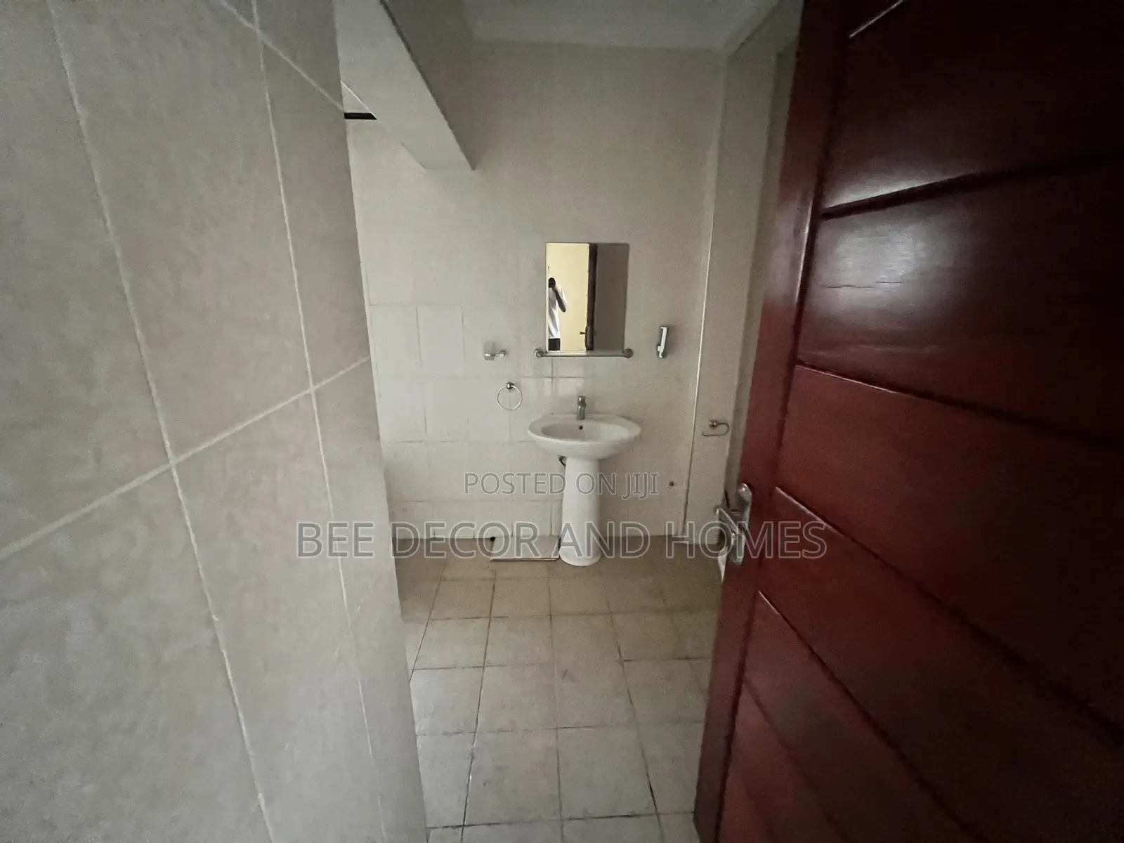 3bdrm Apartment in Bee Speed, West Legon for rent