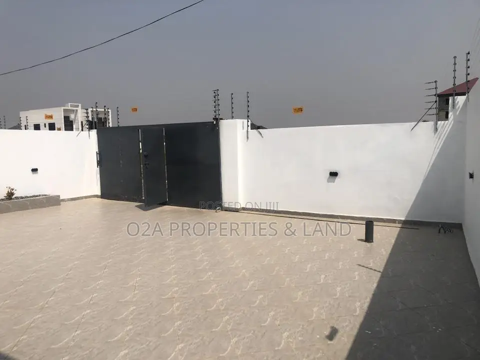 3bdrm House in Katamanso, Lake Side Estate for sale