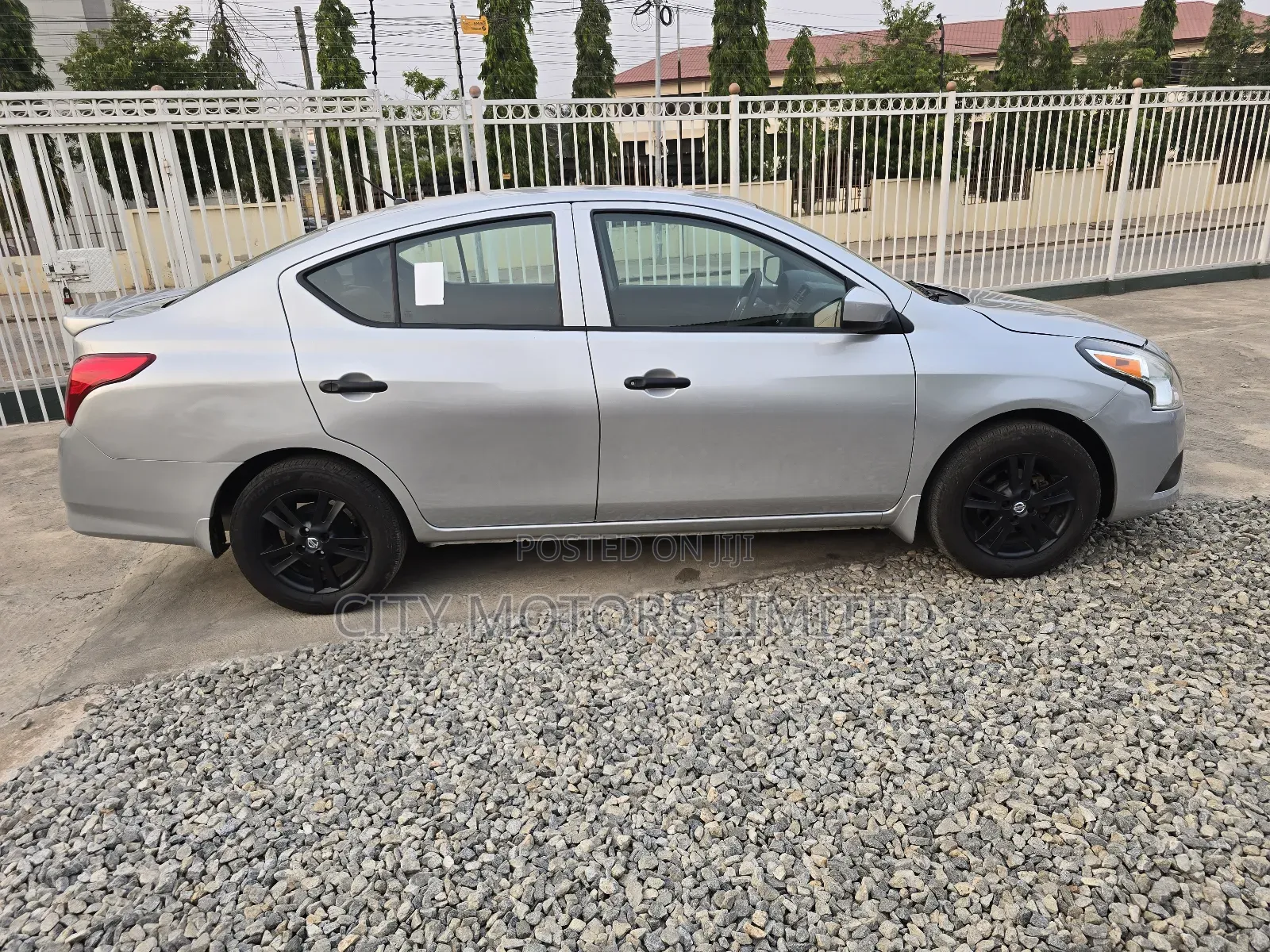 Nissan Versa 1.6 S 2019 Silver